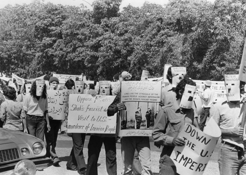 Iranian students protest Pahlavi at USC