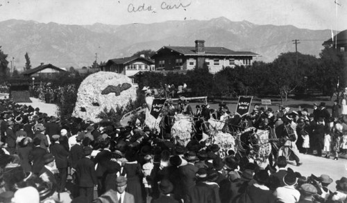 1915 Rose Parade float