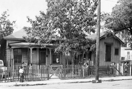 Bunker Hill Avenue residences