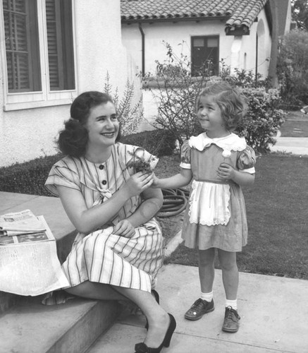 Youngster gives Beulah a little bouquet of flowers