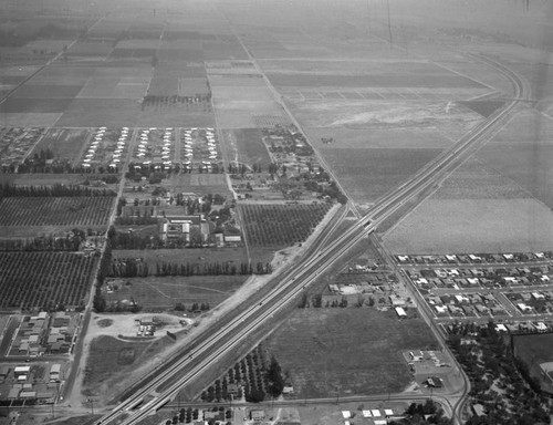 Ontario, 4th Street and Grove Avenue, looking east