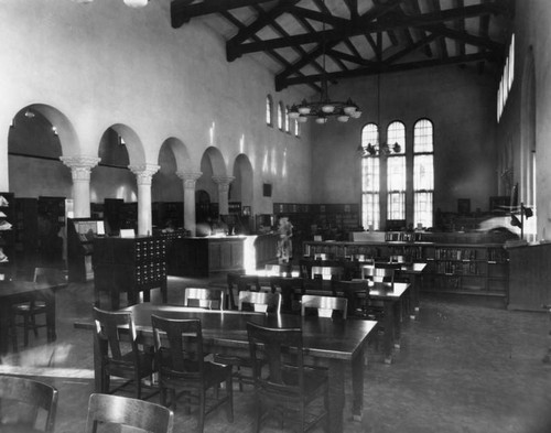 Reading Rooms inside the University Branch