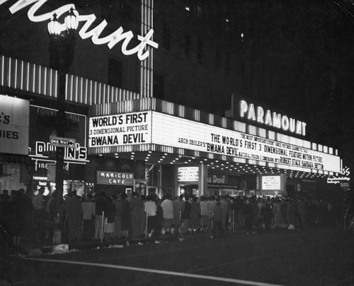 Crowd at night to see 3-D movie