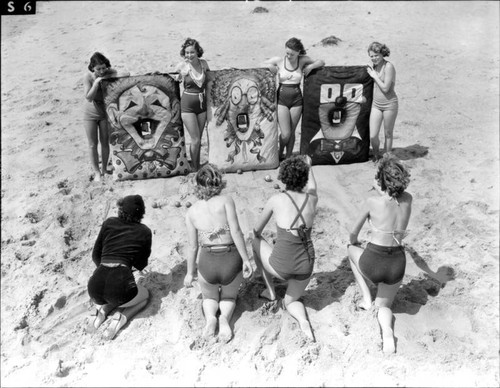 Women and masques at Venice Beach