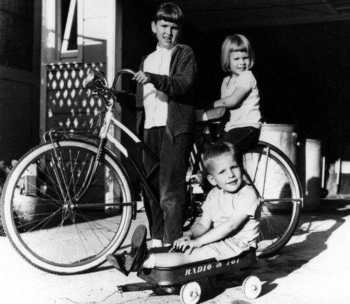 Alice Capello with brother and sister