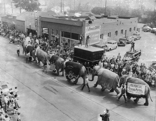 Clyde Beatty parade in El Monte