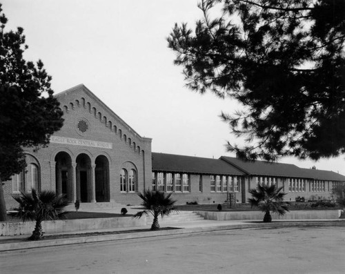 Eagle Rock Central School, exterior