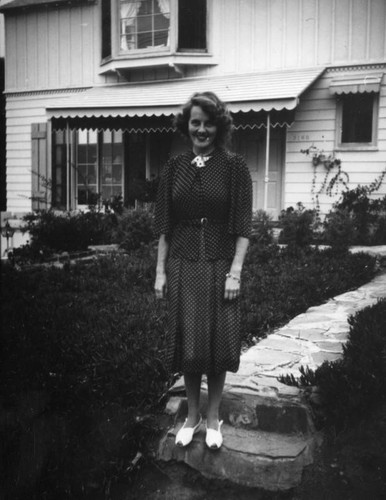 Ethel Schultheis at Mrs. Morton's home in Laguna Beach