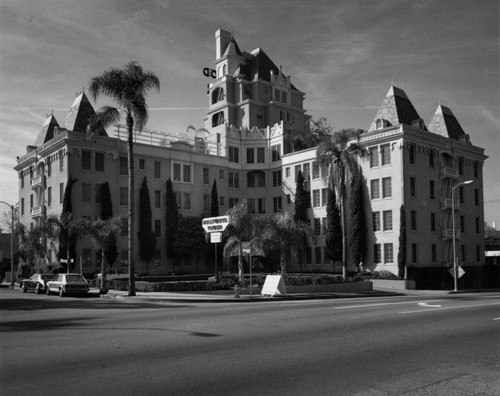 Hollywood Tower apartments