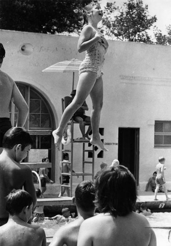 Cynthia Pollastini creates own diving form in Valley pool