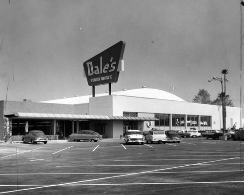 Dale's Reseda market opens