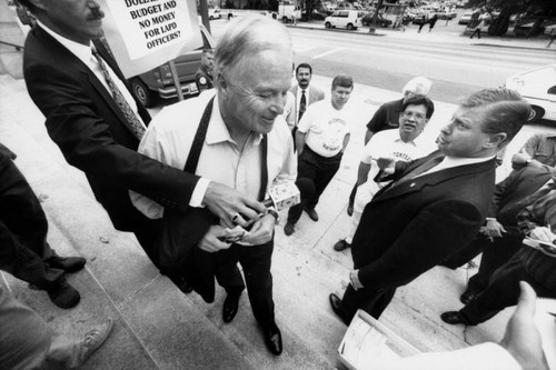 Mayor Riordan and demonstrating police officers — Calisphere