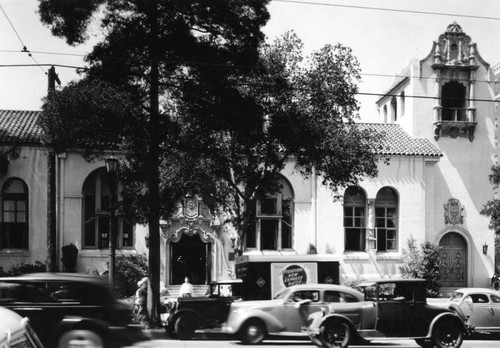 Entrance, Hollywood Branch Library