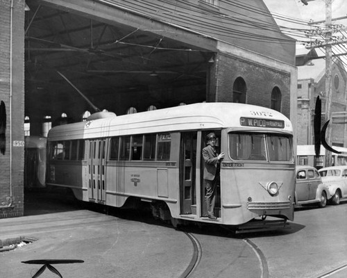 L. A. trolleys back on the streets