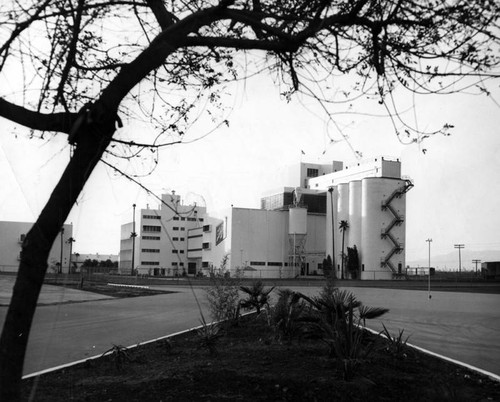 Van Nuys Schlitz plant dedicated