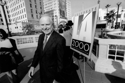 Mayor Riordan at Hollywood Boulevard