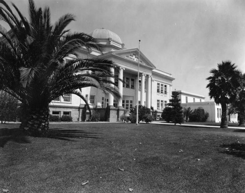 Van Nuys Grammar School, facade