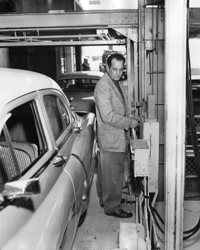 Pigeon Hole Garage car elevator