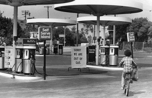 Out of commission gas station — Calisphere