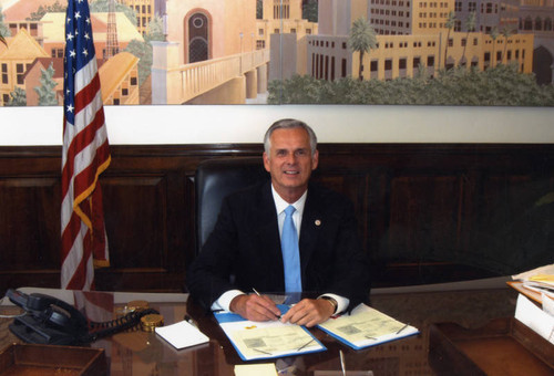 Mayor Hahn at his desk