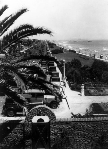 Boulevard and beach in Long Beach