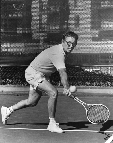 Bobby Riggs tunes up