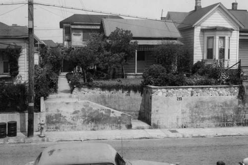 Bunker Hill Avenue residences