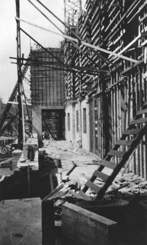 LAPL Central Library construction, south view close-up