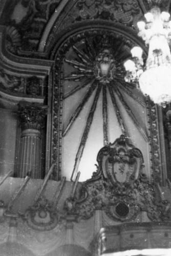 Lone chandelier, Los Angeles Theatre