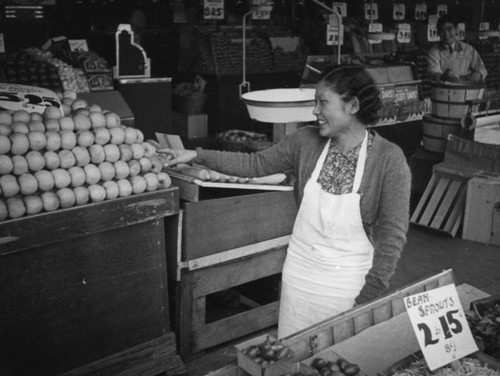 Hollywood Market's fruit stand merchant