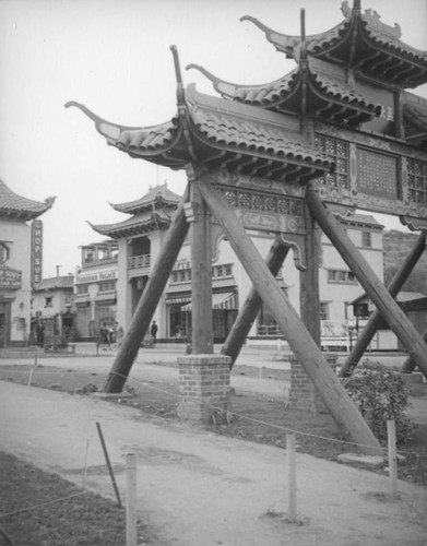 Broadway Gate, New Chinatown