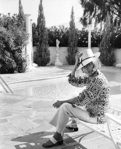 Gloria Swanson at pool