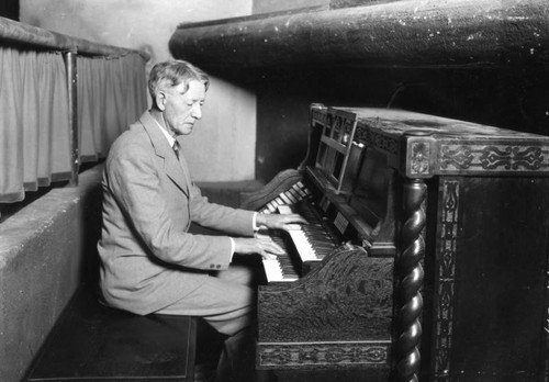 Mission Playhouse organist, Ernest Douglas