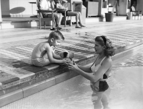 Model Mothers at the Ambassador Hotel, view 5