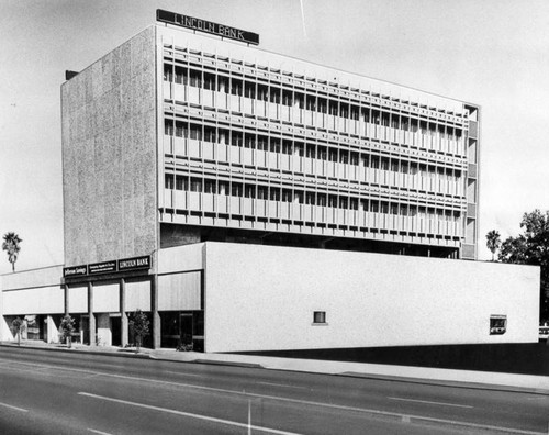 Lincoln Bank moved to new headquarters