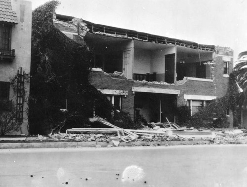 Earthquake-damaged apartment building