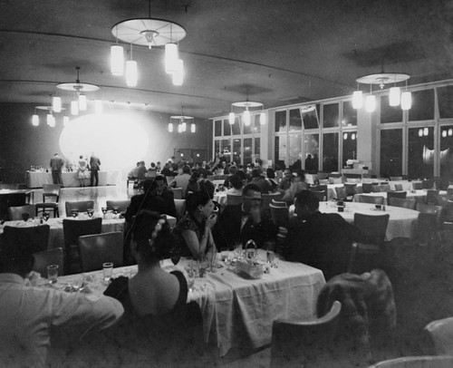 Del Mar Club dining room