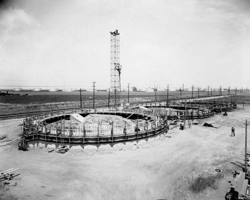 Associated Oil Co., round storage tanks