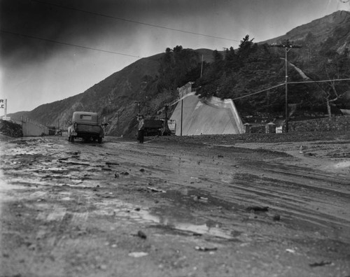 Roosevelt Highway US 101A covered in mud