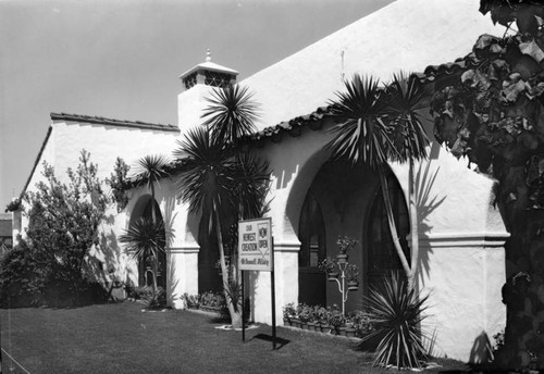 McDonnell's Wilshire Cafe, exterior