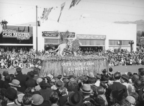 Gay's Lion Farm float, 1938 Rose Parade