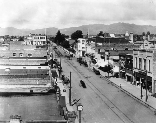 Horse-drawn carts and automobiles, Santa Monica