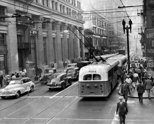 Trackless trolleys