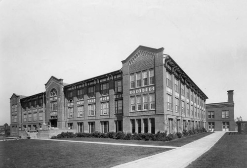 Hollenbeck Middle School entrance