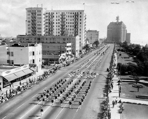 Long Beach parade observes Armistice Day