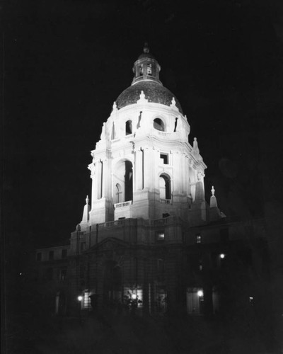 Night view of rotunda, Pasadena City Hall