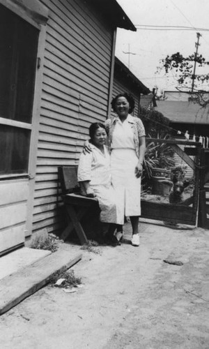 Korean American mother and daughter