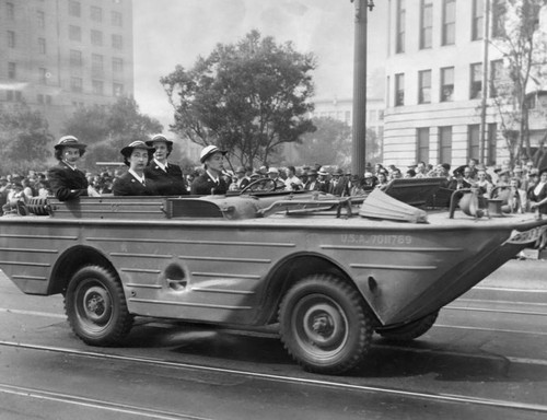 Amphibious jeep, War Chest parade