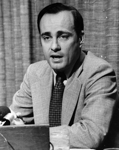 Bugliosi campaigns for A.G