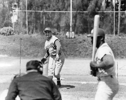 Grinning Koufax tells the story-another strike